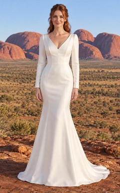 Einfaches Brautkleid mit V-Ausschnitt, langen Ärmeln und Schleppe