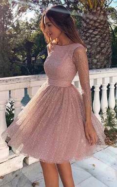Robe de bal de fin d'année à encolure ronde, manches longues et coupe empire, dos nu, ornée de sequins illusion, coupe courte trapèze et col rond
