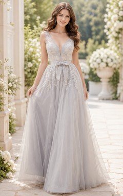 Robe de mariée gris argenté à bretelles rondes, dentelle et tulle, coupe trapèze, nœud, robe de mariée trapèze en dentelle et tulle, ornée d'un nœud.