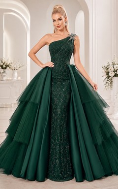 Dunkelgrünes, schulterfreies, gestuftes Ballkleid aus Glitzertüll mit asymmetrischem Saum für Quinceañera-Feiern