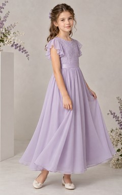 Vestido de niña de flores de gasa color lavanda, corte en A, mangas con volantes, largo hasta los tobillos, fruncido y lazo en la espalda.