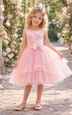 Blumenmädchenkleid aus zartrosa Spitze und Tüll, A-Linie, kurze Ärmel, Rundhalsausschnitt, Teelänge, Schärpendetails