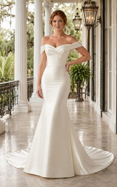 Robe de mariée sirène élégante en satin drapé à épaules dénudées, idéale pour une cérémonie formelle dans un manoir de destination.