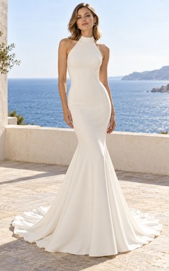 Einfaches Brautkleid aus Satin mit hohem Kragen, Neckholder und Meerjungfrauenschnitt, Schleppe