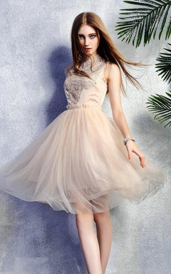 Ärmelloses, hochgeschlossenes Spitzenkleid – Neuheit! Atemberaubendes Kleid