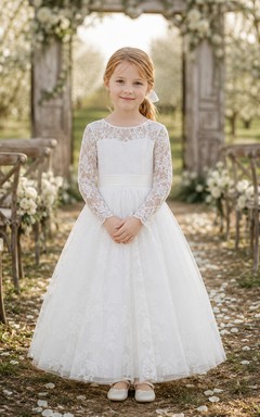 Robe de demoiselle d'honneur en dentelle ivoire et tulle, coupe trapèze, manches longues, col rond, longueur midi