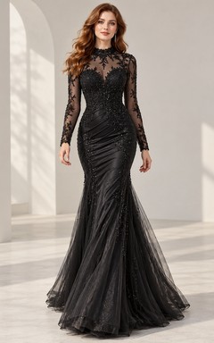 Robe de soirée sirène noire à manches longues, froncée et ornée de dentelle.