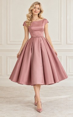 Robe de soirée vintage en satin mauve à manches bateau et coupe trapèze, longueur thé