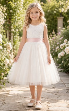 Robe élégante de demoiselle d'honneur, coupe trapèze, en tulle et dentelle, col rond, sans manches, ceinture, longueur thé.