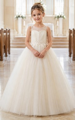 Klassisches A-Linien-Kleid aus Tüll mit Schleife für Blumenmädchen, kurzen Ärmeln, Rundhalsausschnitt, wadenlangem Rock und Schleifendetail.