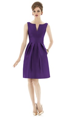 Knee-Length Sleeveless Satin Dress with Ruching and Pockets