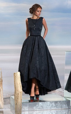 A-Linien-Kleid in Teelänge mit hohem Kragen, ärmellos, mit Schlüssellochausschnitt und Spitze