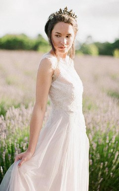 Robe en tulle sans manches, coupe trapèze, col rond, dos illusion et perles