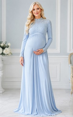 Himmelblaues Umstandskleid aus Satin mit hohem Kragen, Perlenbesatz und langen Ärmeln