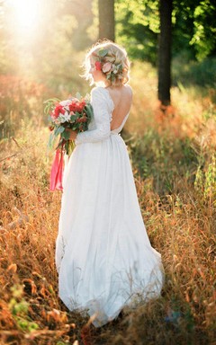 Robe longue en dentelle et mousseline à manches longues et col bateau