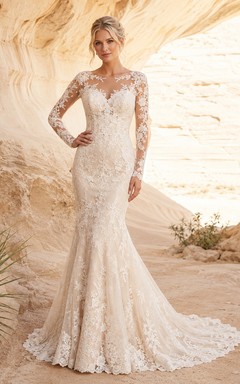Robe de mariée sirène en dentelle à manches longues illusion et col montant, traîne chapelle, style désert