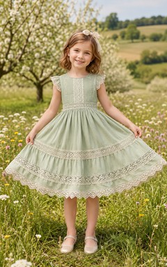 Boho-Blumenmädchenkleid mit langen Ärmeln und Spitze