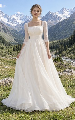 Vestido de novia sencillo de organza con escote cuadrado y mangas tres cuartos