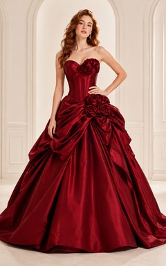 Vestido de quinceañera de lujo color borgoña sin tirantes, escote corazón, roseta drapeada, satén, cola de capilla, estilo princesa.