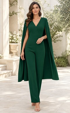 Combinaison pantalon d'invitée vert foncé à col en V et cape drapée