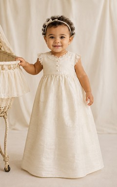 Ärmelloses Taufkleid aus Dupionseide, A-Linie, bodenlang, schlicht, elegant, bezaubernd, mit Schmuckknöpfen und Falten