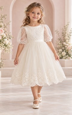 Robe de demoiselle d'honneur ivoire à fleurs, coupe trapèze, en tulle et dentelle, manches illusion, dos nu et imprimé floral, longueur thé