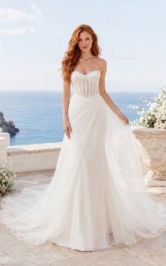 Robe de mariée en tulle, coupe trapèze, bustier cœur, traîne