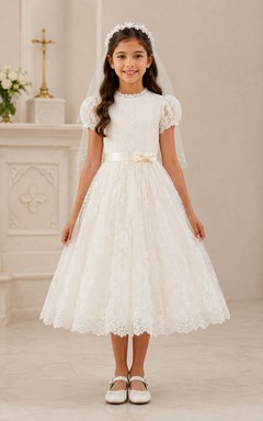 Teelanges Kommunionkleid aus Spitze mit Puffärmeln und Schleier