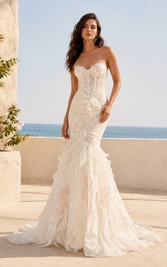 Trägerloses Brautkleid mit Herzausschnitt, floraler Spitze, Illusion-Korsett, Reißverschluss und Kapellenschleppe
