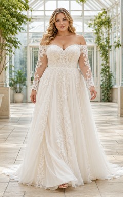 Robe de mariée bohème grande taille à épaules dénudées, manches longues en dentelle illusion, coupe trapèze, style chapelle