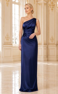 Vestido tubo largo de satén azul medianoche con un solo hombro