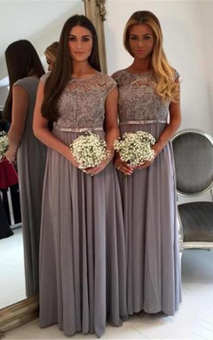 A-Linien-Kleid mit kurzen Ärmeln und bodenlanger Spitze