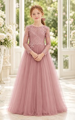 Robe de demoiselle d'honneur en tulle et dentelle rose poudré, coupe trapèze, manches longues, col rond et appliques florales