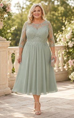 Robe de mère pudique grande taille en dentelle sauge, décolleté illusion, manches trois-quarts, coupe trapèze, longueur thé