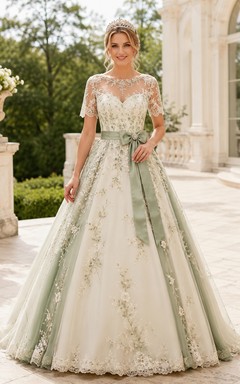 Elegantes Ballkleid aus edlem Salbeigrün mit Spitze, bodenlang, mit U-Boot-Ausschnitt und Illusionsärmeln