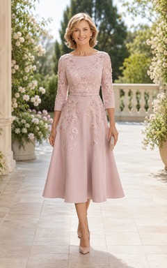 Robe de mère trapèze mi-longue à corsage en dentelle rose poudré et manches trois-quarts