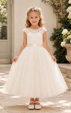 Blumenmädchenkleid aus elfenbeinfarbener Spitze und Tüll, A-Linie, kurze Ärmel, Rundhalsausschnitt, Teelänge, Schärpendetails