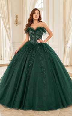 Vestido de gala formal de princesa para quinceañera, color verde oscuro, lujoso, con hombros descubiertos, plumas y purpurina.