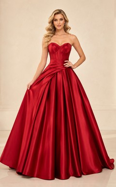 Lujoso vestido de noche formal rojo sin tirantes con escote corazón, fruncido y cola larga, de satén.