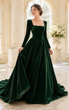 Robe de bal en velours vert foncé à col carré et manches longues, traîne chapelle