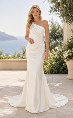 Robe de mariée sirène en satin, asymétrique, sans manches, à traîne.