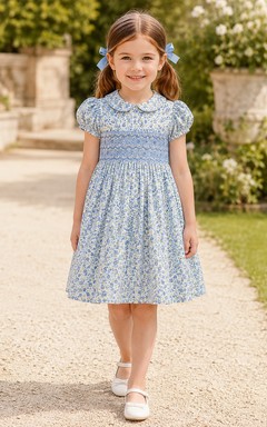 Robe de demoiselle d'honneur bleu acier à imprimé floral en coton, coupe trapèze, manches courtes et jupe arrivant au genou