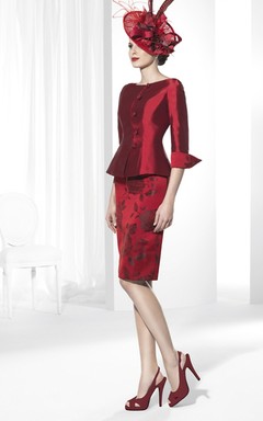 Robe de bal en satin à manches courtes et longueur genou