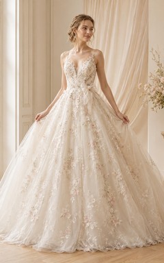 Robe de bal en dentelle florale à col spaghetti et traîne cathédrale