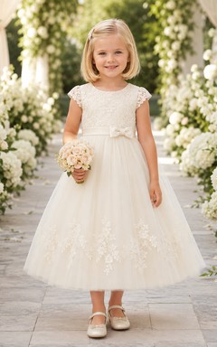Vestido de niña de flores color marfil, romántico, largo hasta la rodilla, corte en A, mangas cortas, corpiño de encaje, bordado floral, tul, lazo de satén.