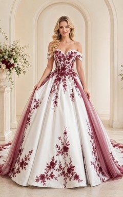 Burgunderrotes, elegantes Brautkleid in A-Linie mit Lorbeermuster, schulterfrei, kurzen Ärmeln und Kapellenschleppe