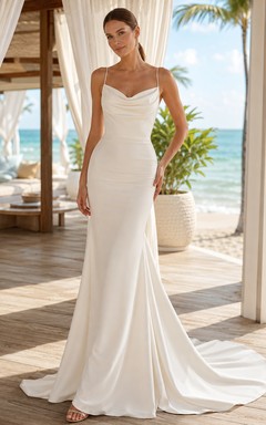 Robe de mariée sirène en satin à bretelles spaghetti et col bénitier, dos zippé, traîne chapelle