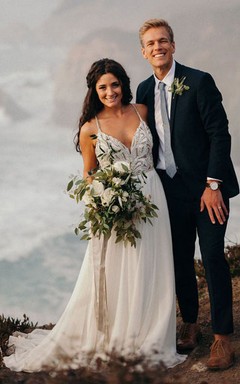 Vestido de novia bohemio de gasa plisada con tirantes finos y escote imperio, estilo imperio, con top de encaje.