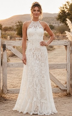Vestido de novia rústico de encaje con cuello halter, sin mangas y cola de sirena.