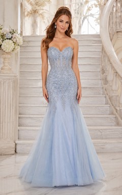 Robe de bal sirène bustier en tulle bleu ciel avec corsage en dentelle appliquée